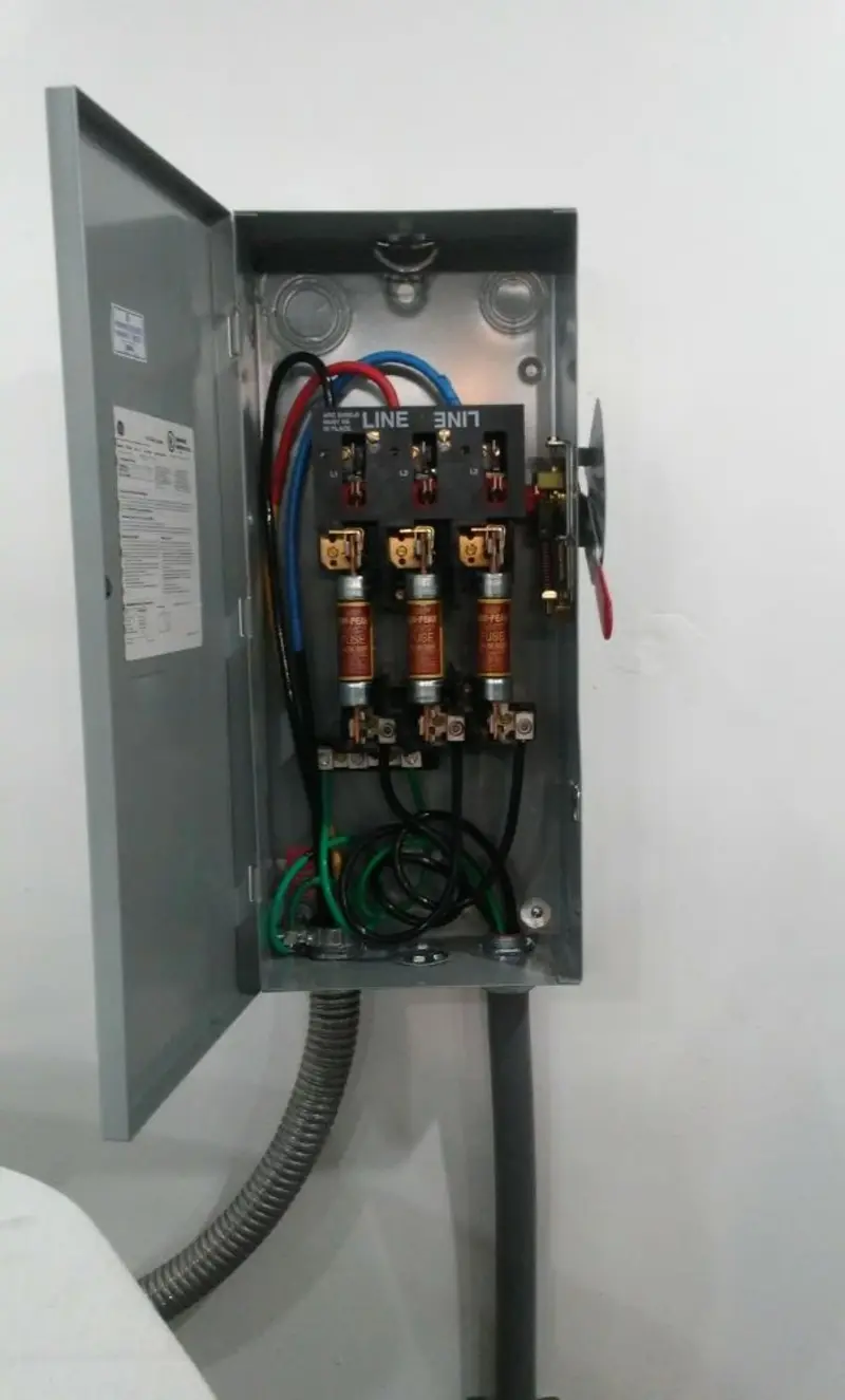 Three-phase disconnect switch installed for Smoke Detector Installation in Phoenix
